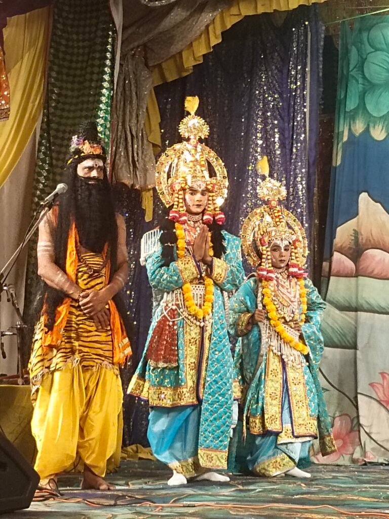 कौलेश्वर राम हलवाई की रखी नींव आज भी जीवंत, गूंज रही फूलपुर की रामलीला