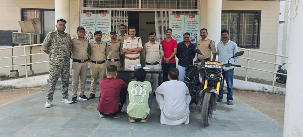 सनसनीखेज हत्याकांड के तीनों आरोपी 24 घंटे के भीतर किए दिगौड़ा पुलिस ने गिरफ्तार 1 सनसनीखेज हत्याकांड के तीनों आरोपी 24 घंटे के भीतर किए दिगौड़ा पुलिस ने गिरफ्तार - टीकमगढ़, मध्य प्रदेश