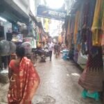 आजमगढ़, फूलपुर। बारिश के चलते मंगल बाजार में पसरा सन्नाटा, करवा चौथ की खरीदारी पर पड़ा असर