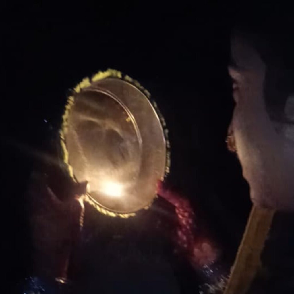 आजमगढ़ के फूलपुर में चांद ने दिया दगा, बिजली कटौती के बीच मोबाइल पर चांद देखकर महिलाओं ने खोला व्रत - AZAMGARH, उत्तर प्रदेश
