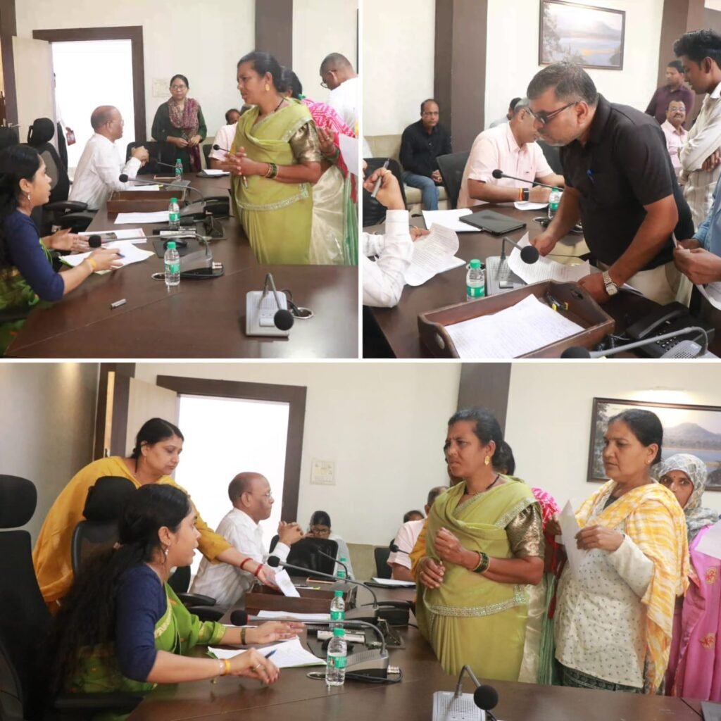 बालाघाट जिले में आखिर क्यों नहीं मिल रहा योजनाओं का लाभ? जनसुनवाई में सामने आई हितग्राहियों की परेशानी ? 1 बालाघाट जिले में आखिर क्यों नहीं मिल रहा योजनाओं का लाभ? जनसुनवाई में सामने आई हितग्राहियों की परेशानी ? - बालाघाट, मध्य प्रदेश
