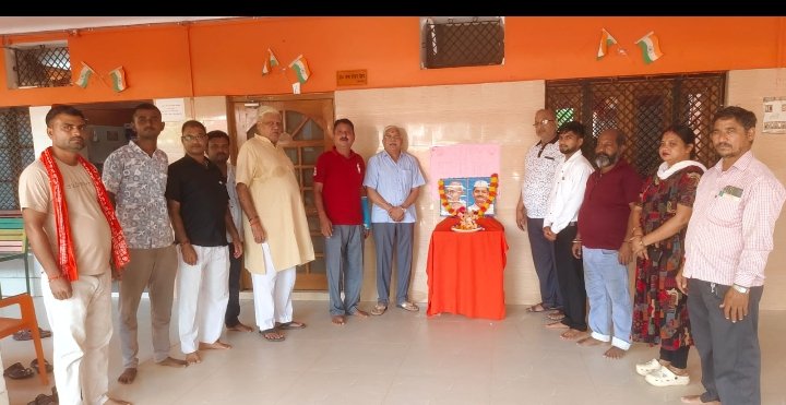 महात्मा गांधी एवं लाल बहादुर शास्त्री जयंती मनाई गईधूमधाम से