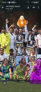 कांग्रेस पार्टी के जिला अध्यक्ष नीरज त्रिपाठी के नेतृत्व जिला कांग्रेस कमेटी ने जिलाधिकारी के माध्यम से राष्ट्रपति संबंधित ज्ञापन भेजा।