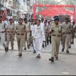 नरसिंहपुर जिले के के कलेक्टर एसपी ने शांति व्यवस्था बनाए रखने के लिए शहर में निकाला फ्लैग मार्च