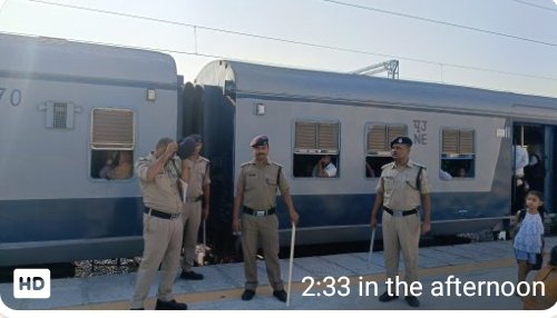 नौचंदी मेला को लेकर रुपईडीहा रेलवे स्टेशन पर पुलिस प्रशासन और जीआरपी मुस्तैद श्रद्धालुओं को कोई ना हो अ सुविधा
