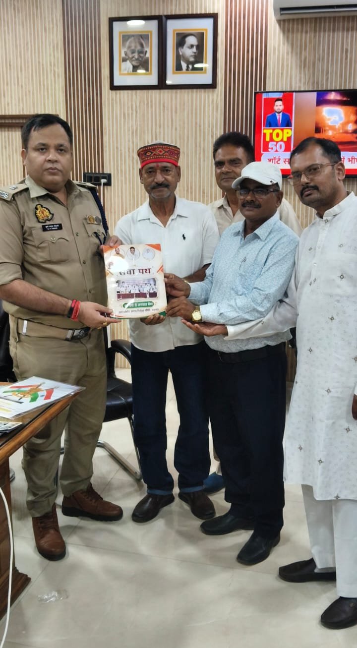 अपराध निरोधक समिति के पदाधिकारियो ने जिले के उच्च अधिकारियों से भेंट कर किया सम्मानित