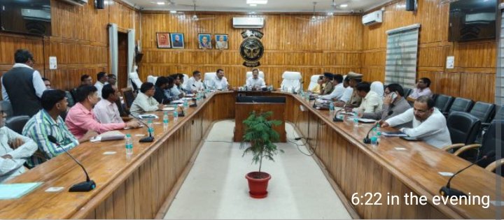 डीएम की अध्यक्षता में संपन्न हुई सड़क सुरक्षा समिति की बैठक