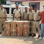 नरसिंहपुर जिले में ऑपरेशन ईगल क्लो का असर पुलिस ने शक्कर नदी पुल पर पड़ी 10 लाख की अवैध शराब बोलेरो वाहन जप्त