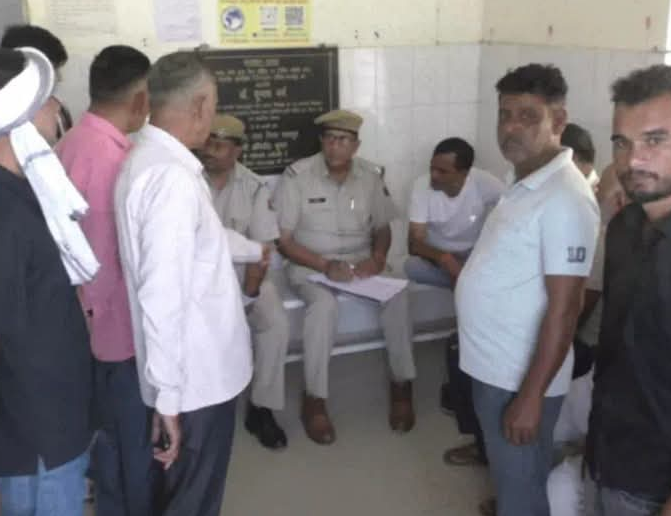 ट्रैक्टर ट्रॉली एवं कैंटरागाड़ीमें#भरतपुर। सेवर थाना क्षेत्र में लुधावई टोल से करीब 500 मीटर की दूरी पर एक भीषण सड़क हादसा हो गया। जयपुर से भरतपुर की तरफ ट्रैक्टर-ट्रॉली एक्सीडेंट