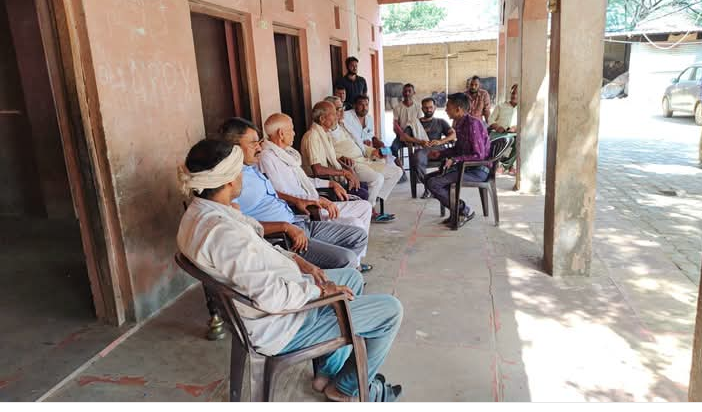 भरतपुर में पंचायत चुनावों का बिगुल बजा, गांव-गांव में चर्चा तेज, विकास बना मुख्य मुद्दा भरतपुर। जिले में पंचायत चुनावों को लेकर बिगुल बज चुका है। चुनाव की घोषणा के साथ ही गांव की