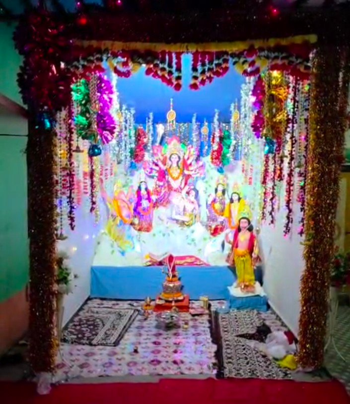 आजमगढ़: नवरात्र में अनोखी पहल, सर्वोदय कॉन्वेंट स्कूल में मां दुर्गा के नौ रूपों की आरती, जयकारों से गूंजा परिसर