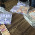 यूपी पुलिस के 2 सिपाही चला रहे थे नकली नोटों का गैंग! असली के बदले 3 गुना नकली नोट देने का लालच देकर ठगी का आरोप