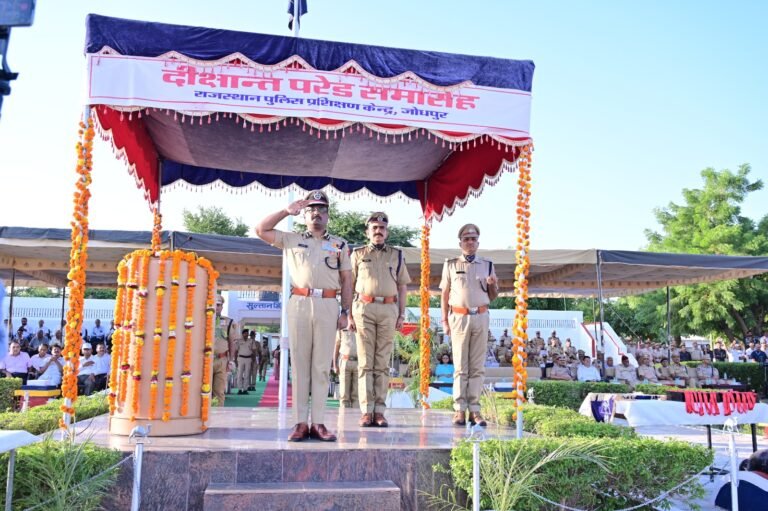 नवआरक्षकों ने ली शपथ, राष्ट्रसेवा एवं कर्तव्यनिष्ठा से पुलिस की गौरवशाली परम्परा आगे बढ़ाने का आह्वान