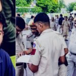 दिल्ली में तिरंगा रैली पर सियासी घमासान: AAP कार्यकर्ता 200 फीट ध्वज लेकर उतरे, CJP फाउंडर अभिजीत दीपके हिरासत में