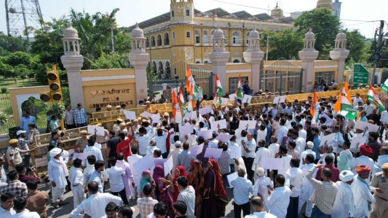 रीतू बराला को न्याय दिलाने के लिए 19 अक्टूबर की शाम से जयपुर पुलिस कमिश्नरेट में धरने पर बैठे कांग्रेस के वरिष्ठ नेता, जीरो एफआईआर दर्ज करने की मांग।