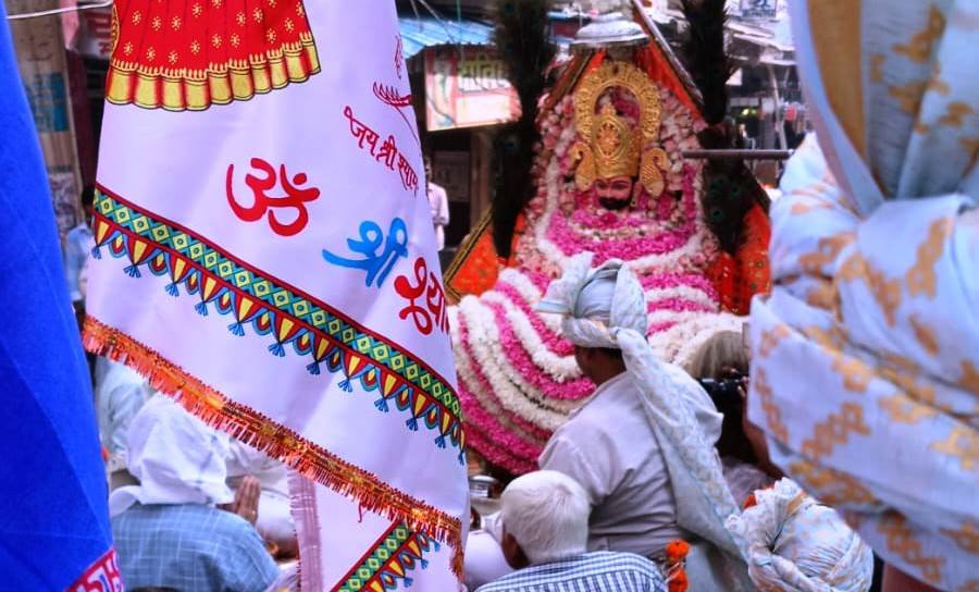 कस्बा बेवर जनपद मैनपुरी में धूमधाम से निकाली जा रही 551 निशान खाटू श्याम पदयात्रा जय श्री श्याम के जयकारों से भक्तिमय हुआ माहौल 🚩 1 कस्बा बेवर जनपद मैनपुरी में धूमधाम से निकाली जा रही 551 निशान खाटू श्याम पदयात्रा जय श्री श्याम के जयकारों से भक्तिमय हुआ माहौल 🚩 - MAINPURI, उत्तर प्रदेश