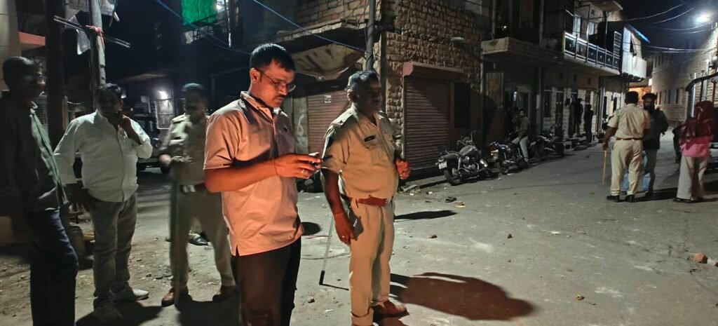 गोलनाड़ी में आपसी विवाद के बाद पथराव, तीन लोग घायल 1 गोलनाड़ी में आपसी विवाद के बाद पथराव, तीन लोग घायल - JODHPUR, राजस्थान