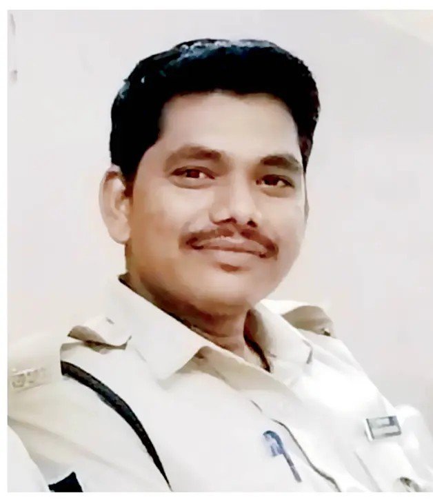 जिला जेल में प्रहरी की करतूत! वर्दी की आड़ में कैदियों तक नशा पहुंचाने वाले प्रहरी को ड्यूटी से हटाया| 1 जिला जेल में प्रहरी की करतूत! वर्दी की आड़ में कैदियों तक नशा पहुंचाने वाले प्रहरी को ड्यूटी से हटाया| - इन्दौर, मध्य प्रदेश
